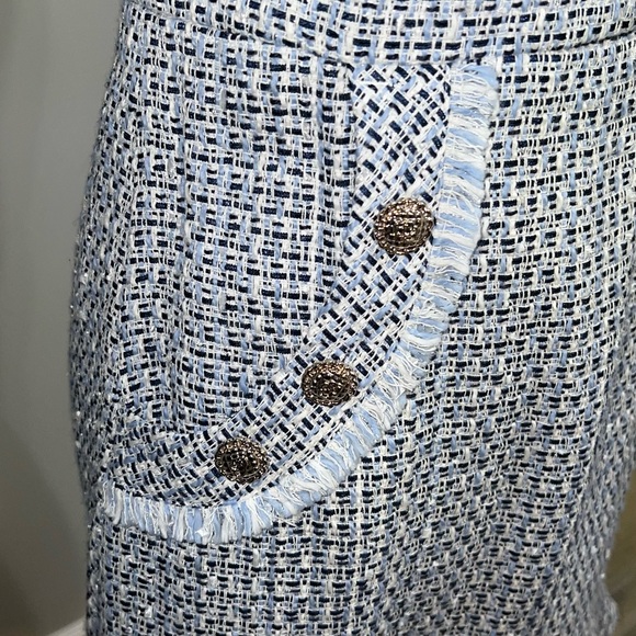 Unworn Karl Lagerfeld Tweed Dress Size 4 US
Purchase Price $189 + HST - Picture 6 of 6